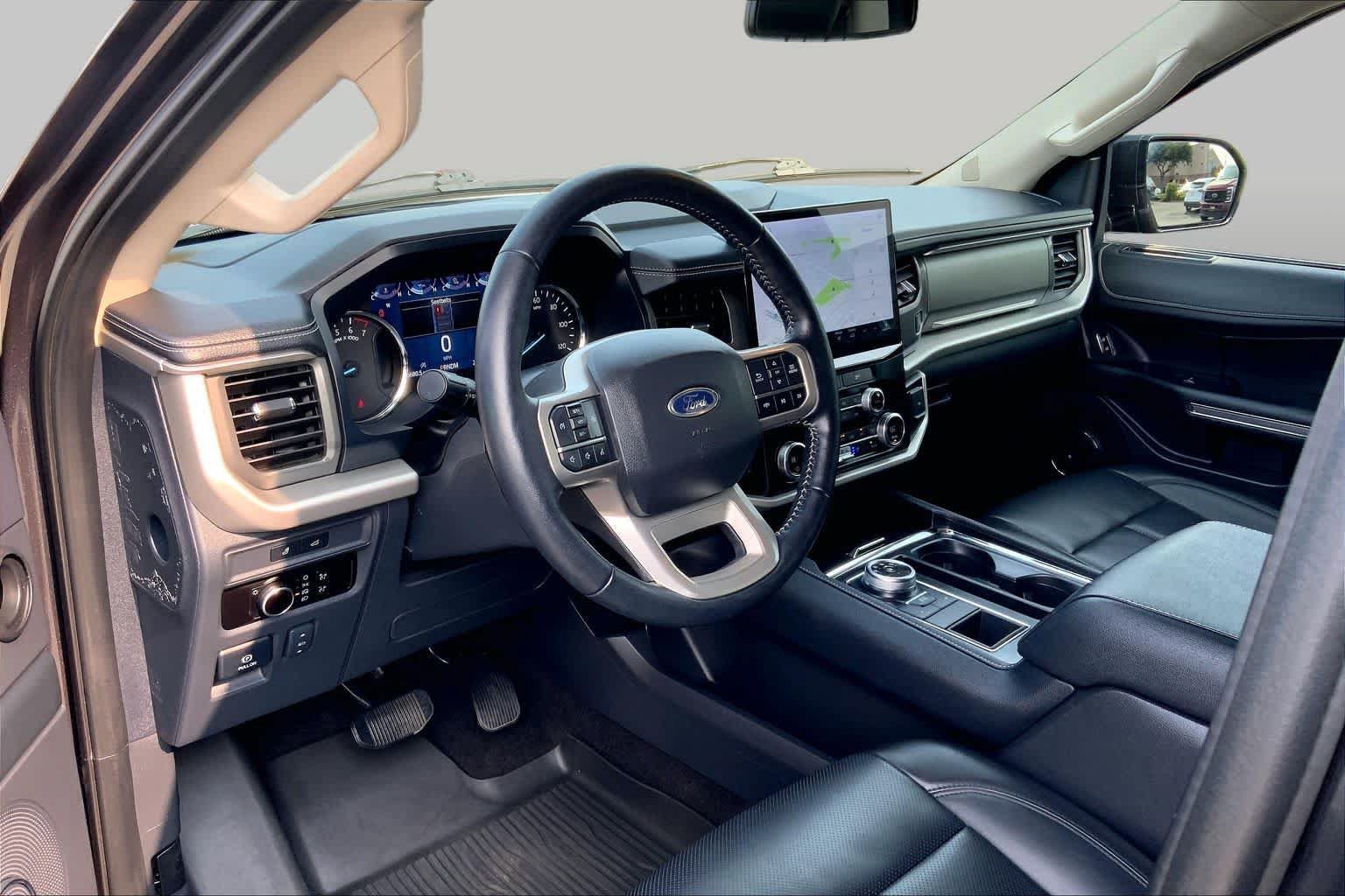 Used 2023 Ford Expedition XLT RWD image 16