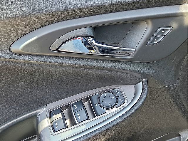 Used 2025 Chevrolet Malibu LT FWD image 15
