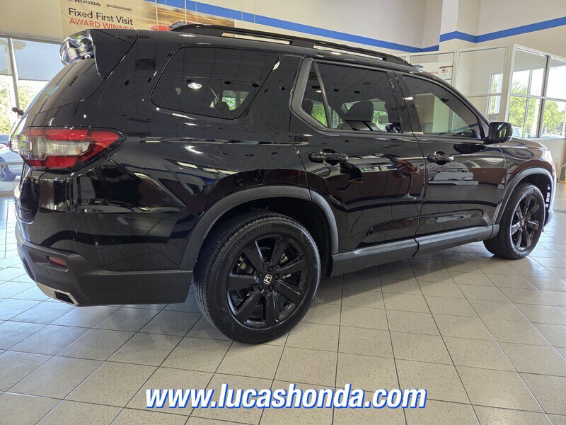 Used 2025 Honda Pilot Black Edition image 6