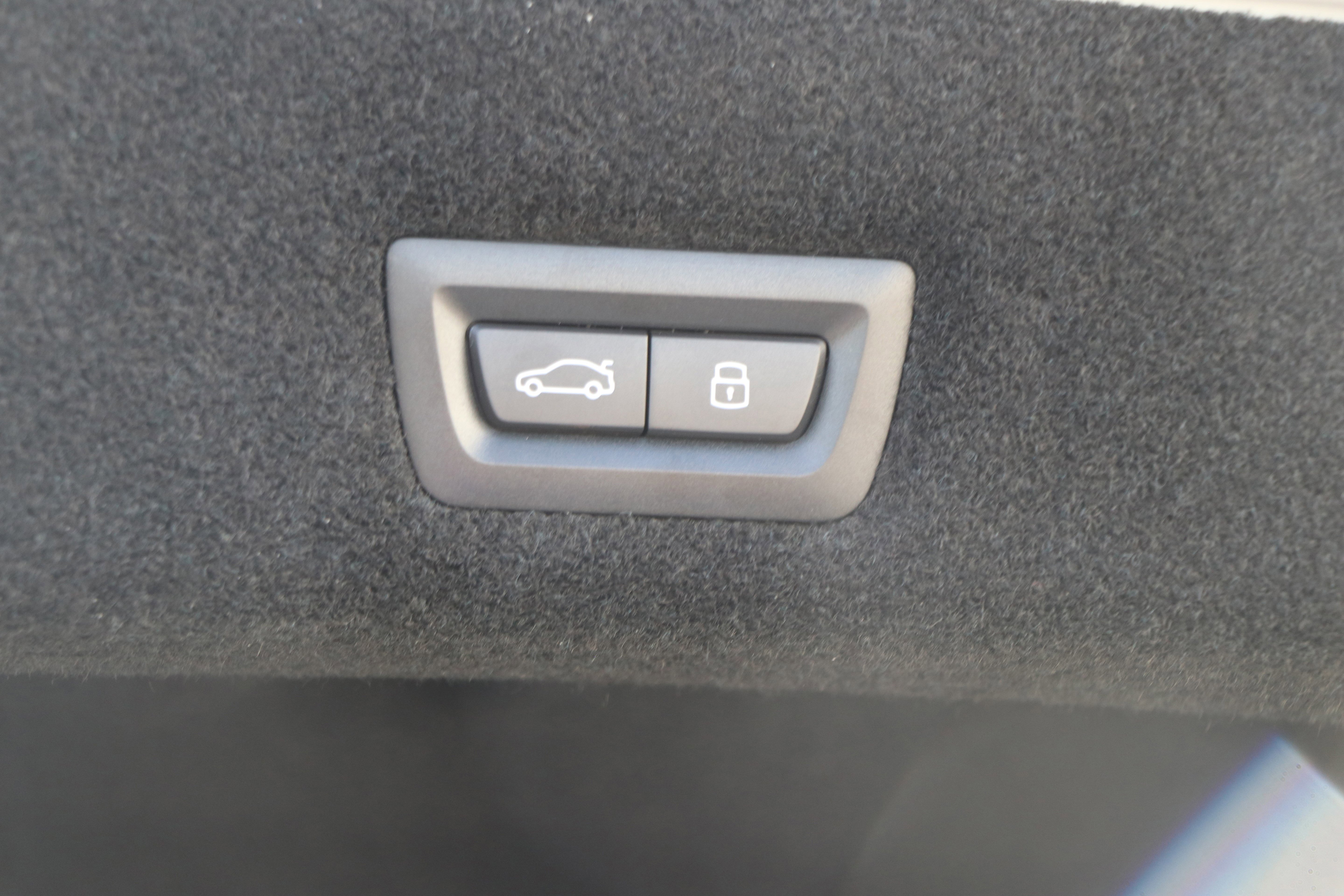 Certified 2025 BMW i7 M70 w/ Executive Package AWD/4WD image 38