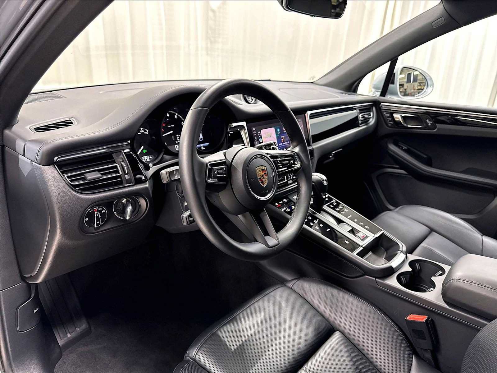 Used 2026 Porsche Macan AWD/4WD image 6