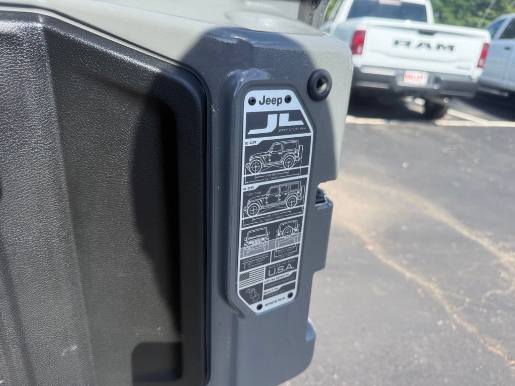 Used 2023 Jeep Wrangler Unlimited w/ Cold Weather Group AWD/4WD image 46