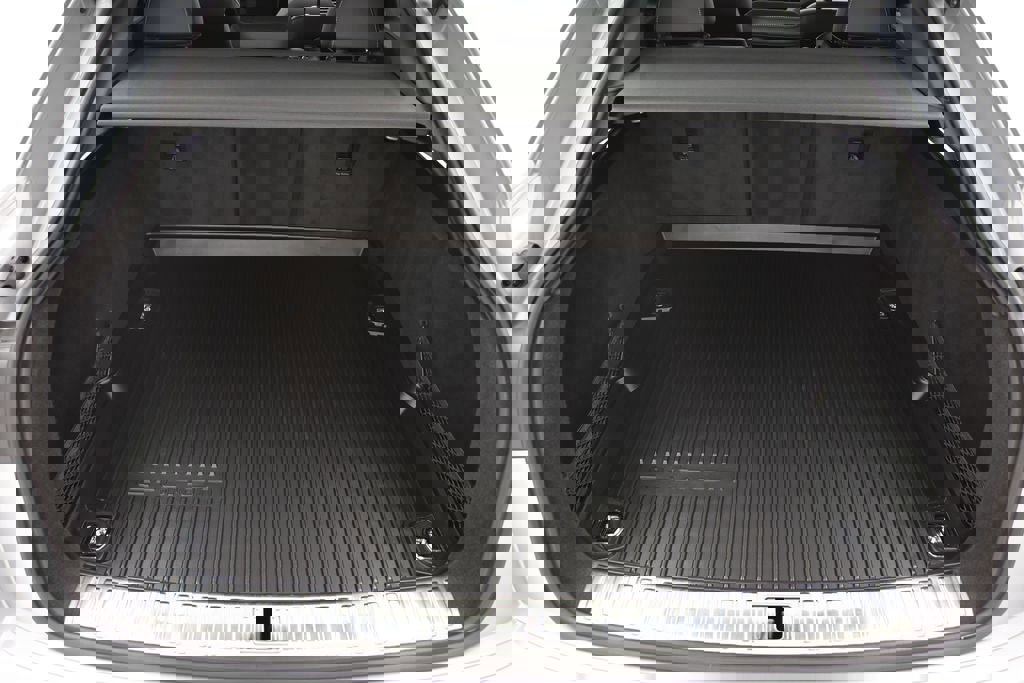 Used 2023 Audi e-tron Premium Plus w/ Premium Plus Package image 25