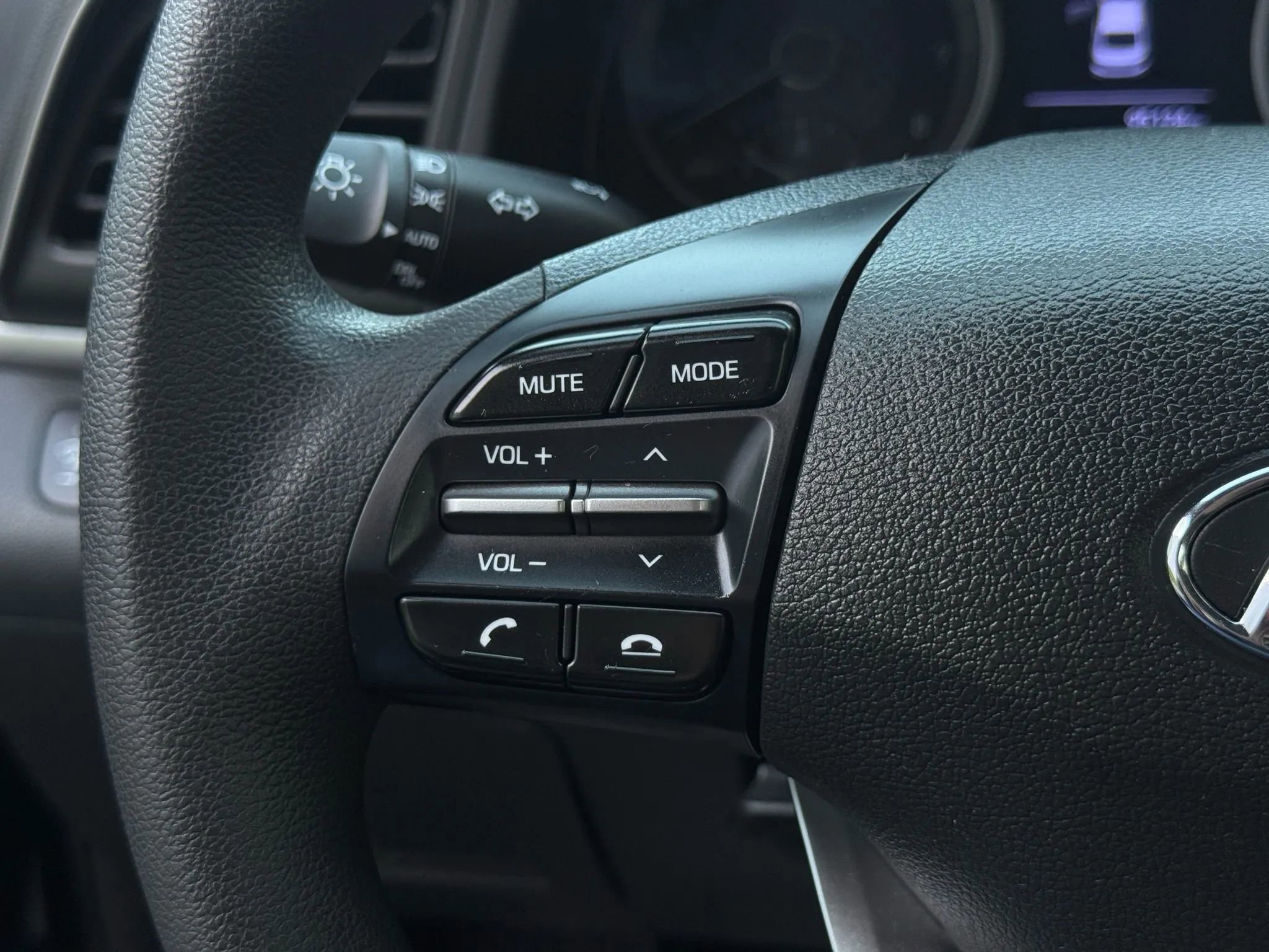 Used 2020 Hyundai Elantra SEL w/ Winter Weather Package image 31