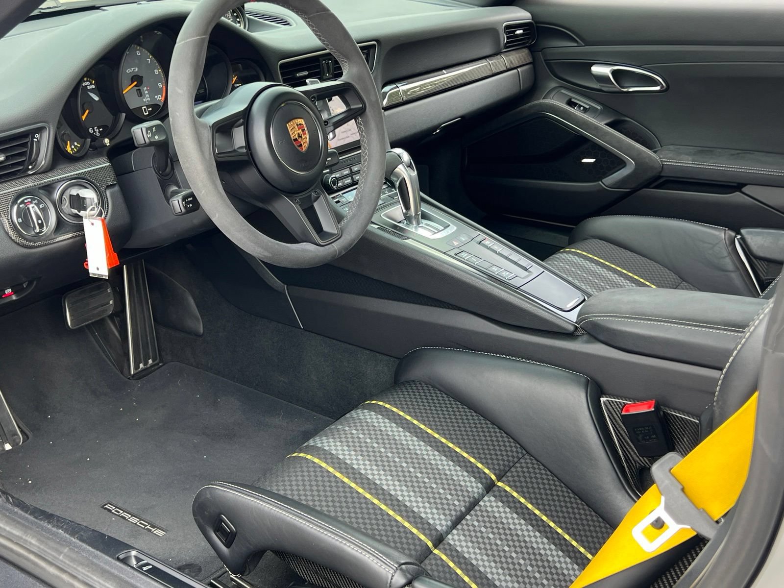 Used 2018 Porsche 911 GT3 w/ Sport Chrono Package RWD image 17