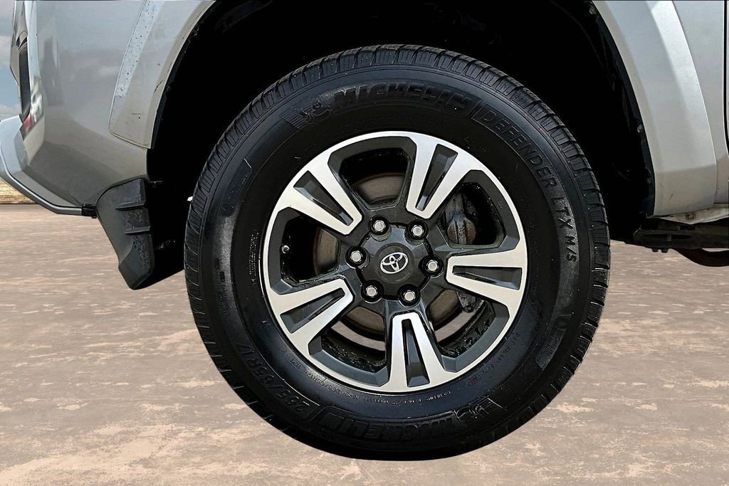 Used 2016 Toyota Tacoma TRD Sport image 35