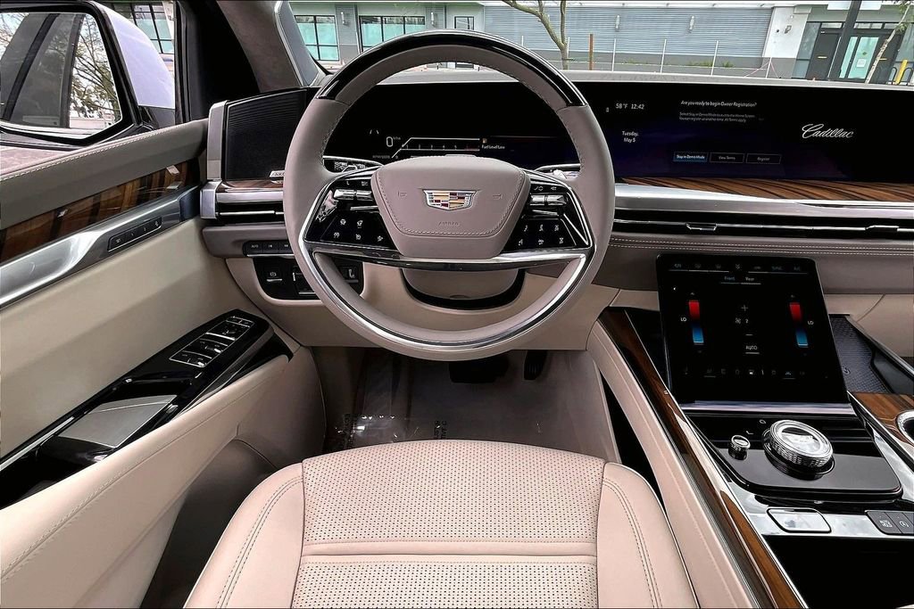 New 2026 Cadillac Escalade Platinum Luxury w/ LPO, Radiant Package AWD/4WD image 23
