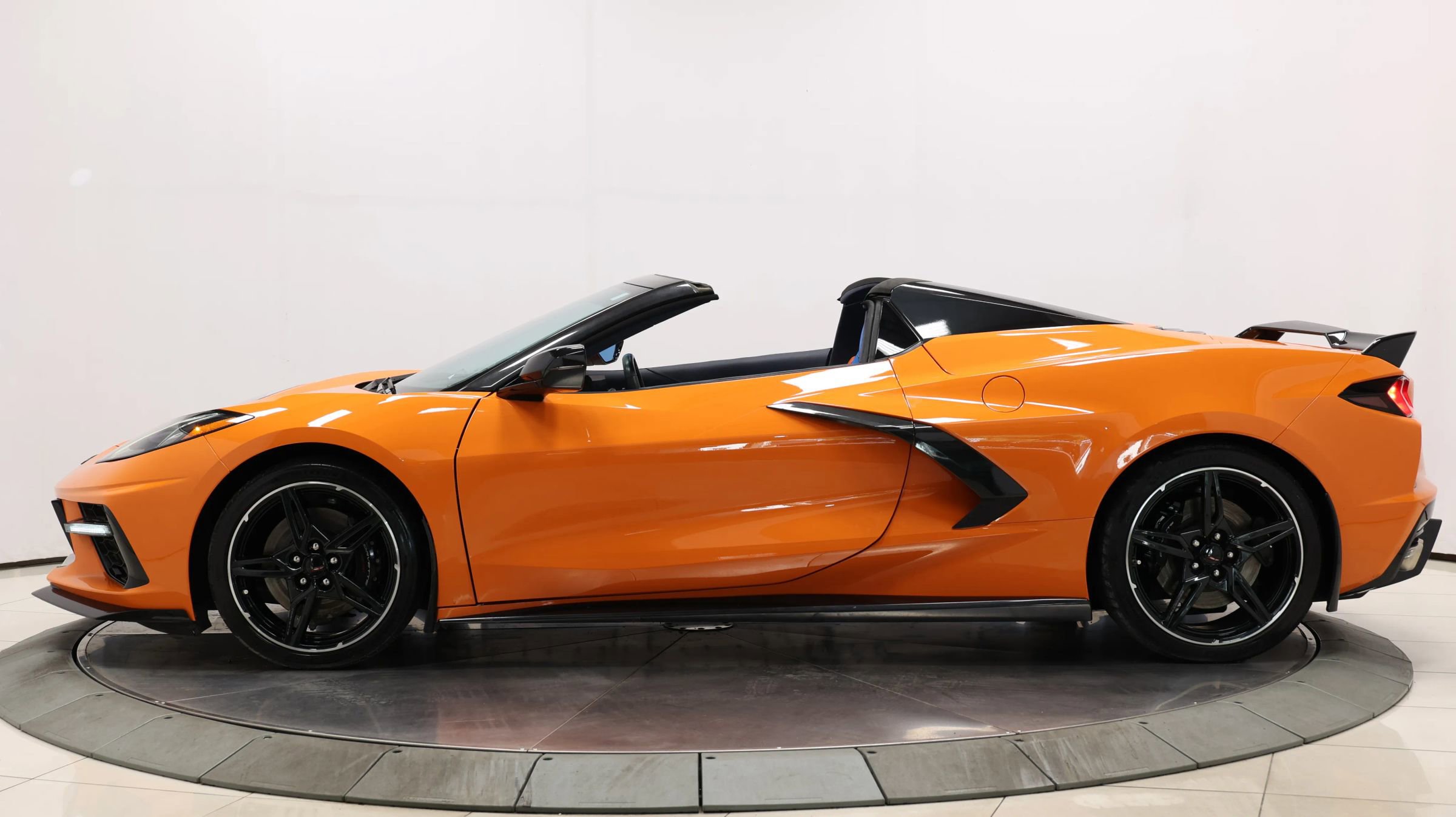 Used 2022 Chevrolet Corvette Stingray Premium Conv w/ Z51 Performance Package image 8