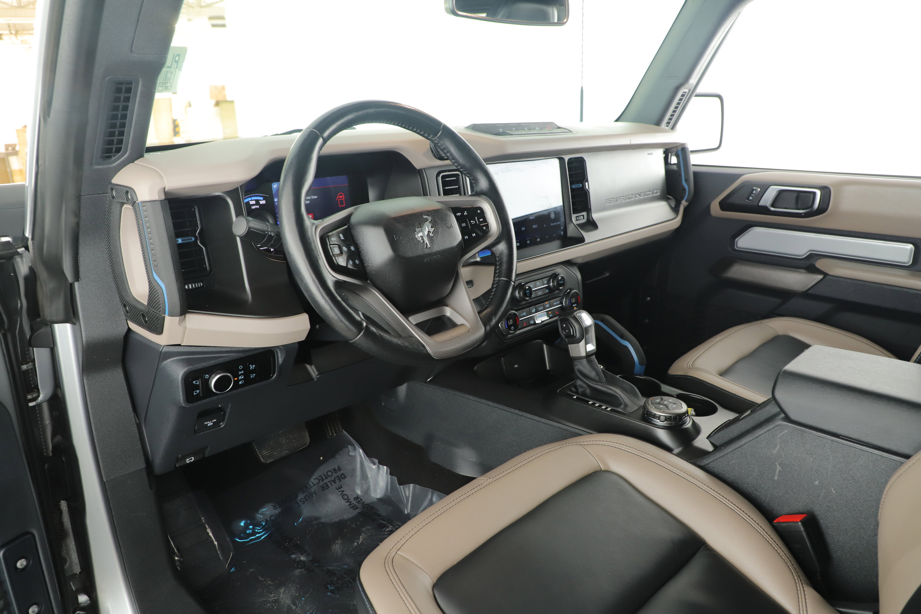 Used 2023 Ford Bronco Wildtrak image 6