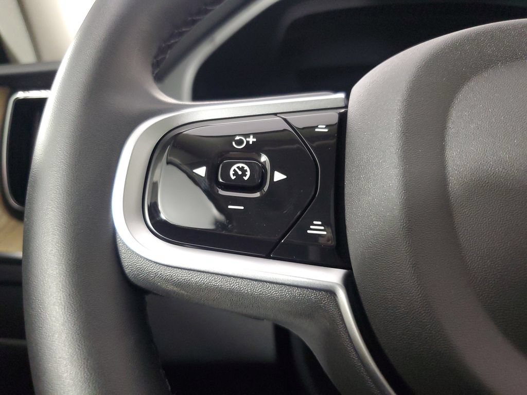 Certified 2026 Volvo XC60 B5 Core AWD/4WD image 27