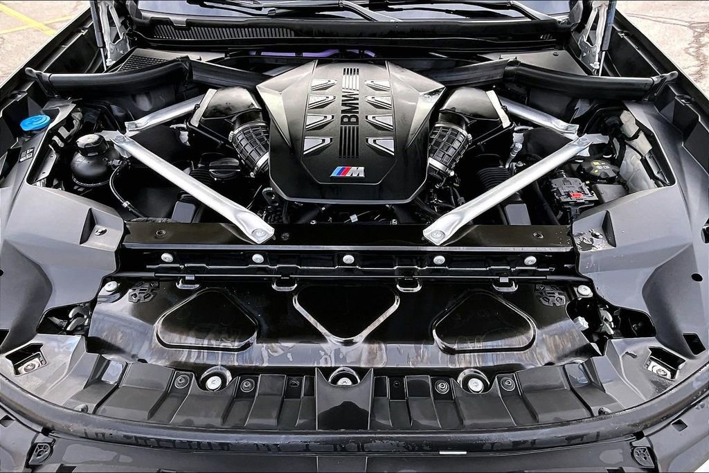 Used 2025 BMW X7 M60i w/ Climate Comfort Package image 10