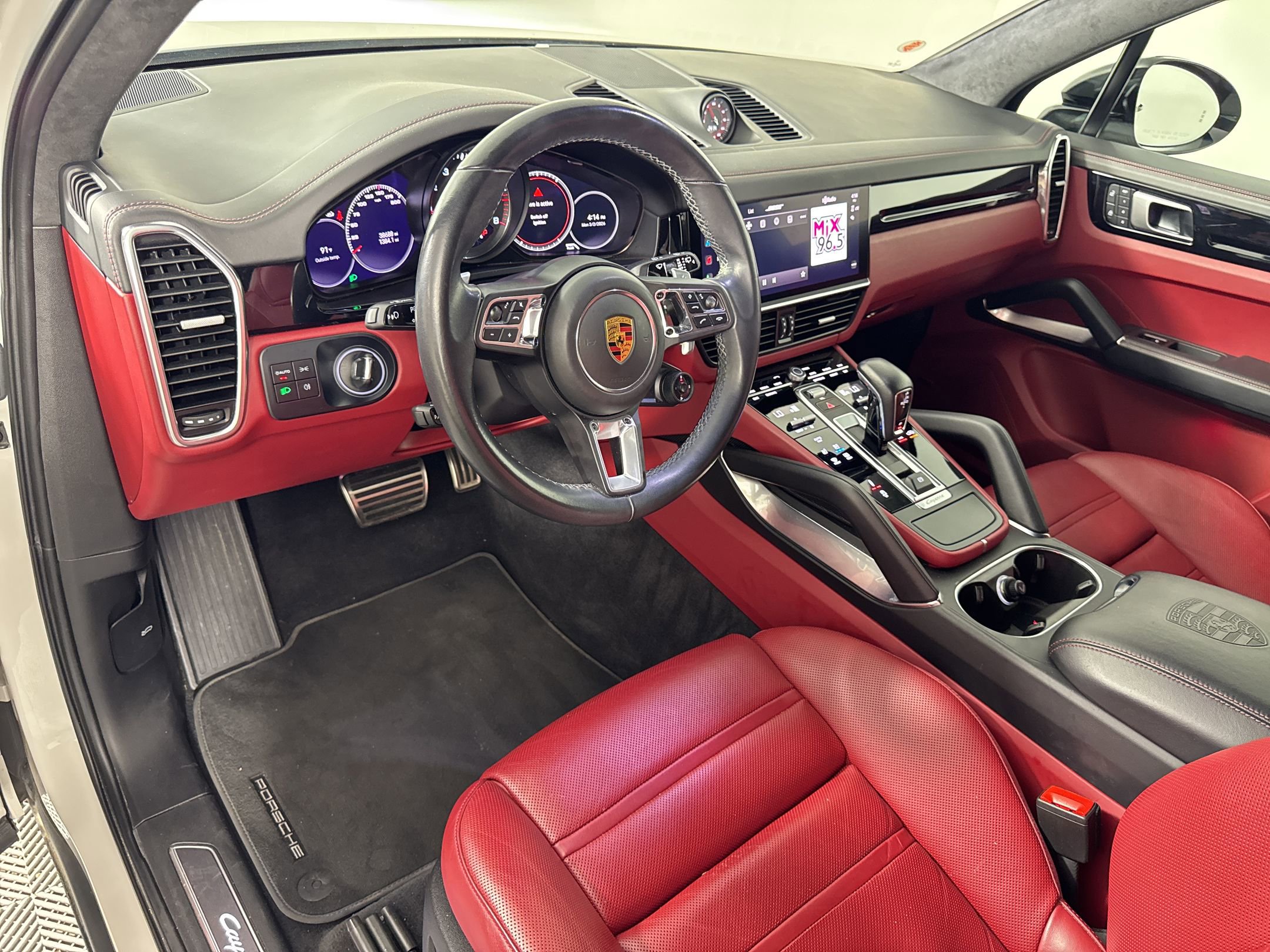 Certified 2022 Porsche Cayenne Turbo image 4