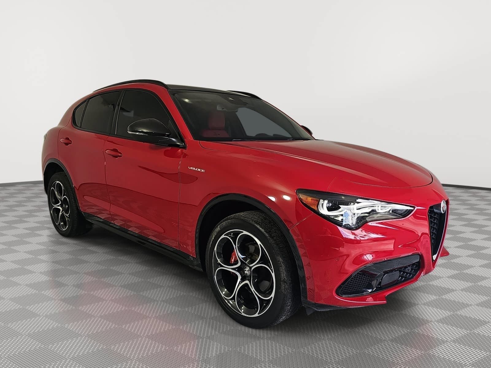 Used 2024 Alfa Romeo Stelvio Veloce AWD/4WD image 2