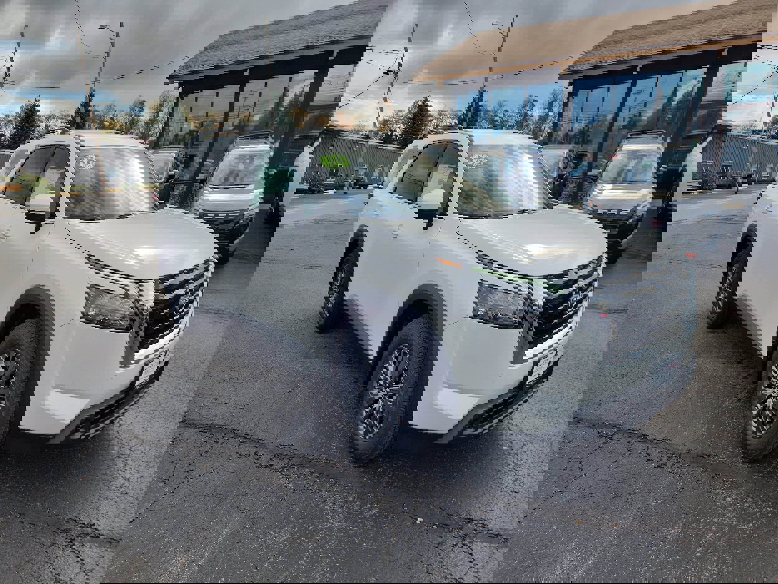 New 2025 Nissan Pathfinder SV