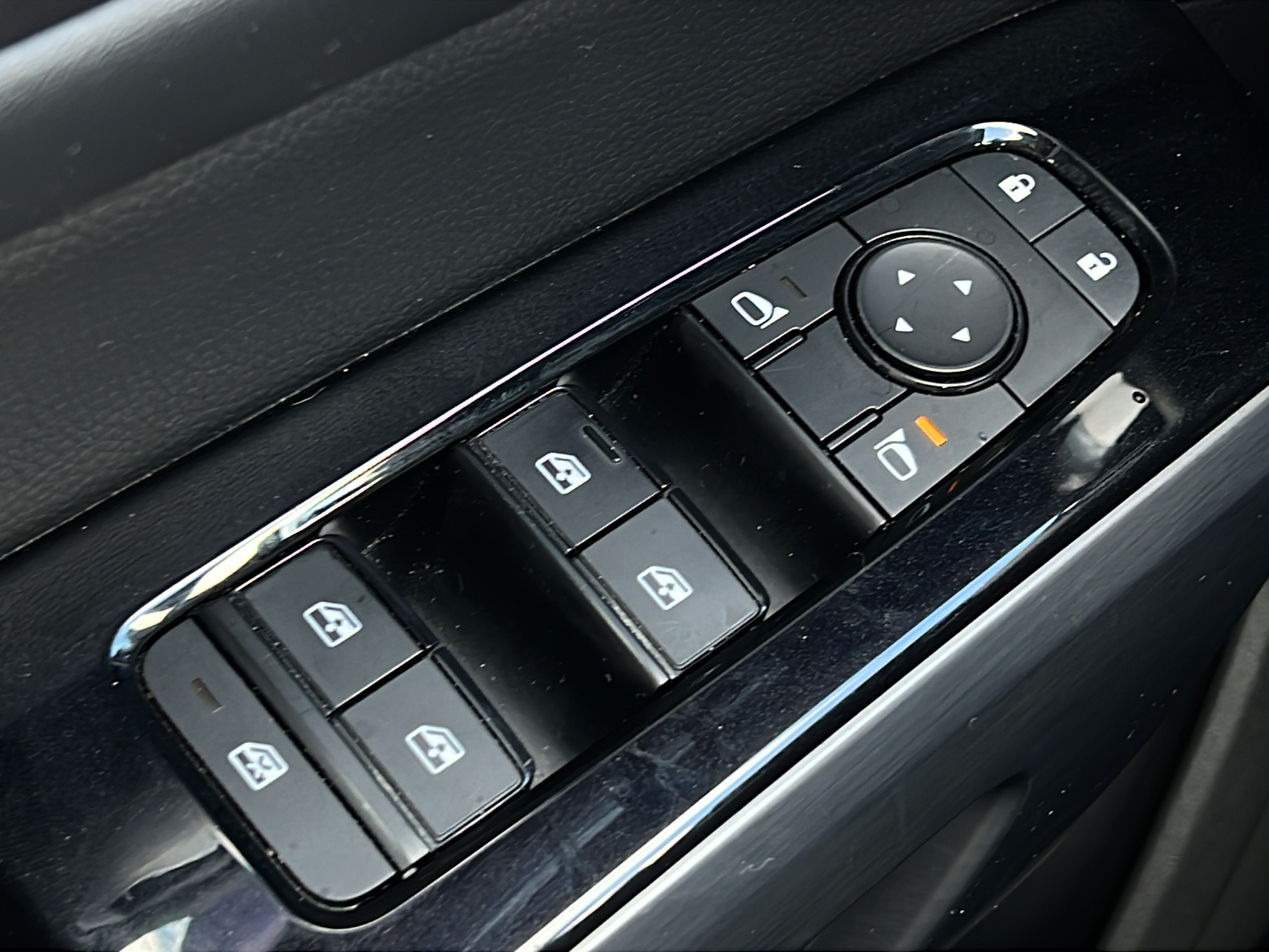 Used 2023 Nissan Pathfinder SL AWD/4WD image 22