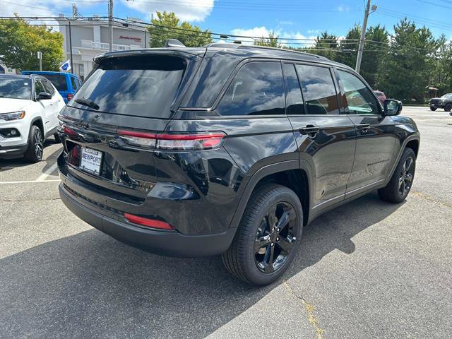 New 2025 Jeep Grand Cherokee Limited w/ Black Appearance Package image 3
