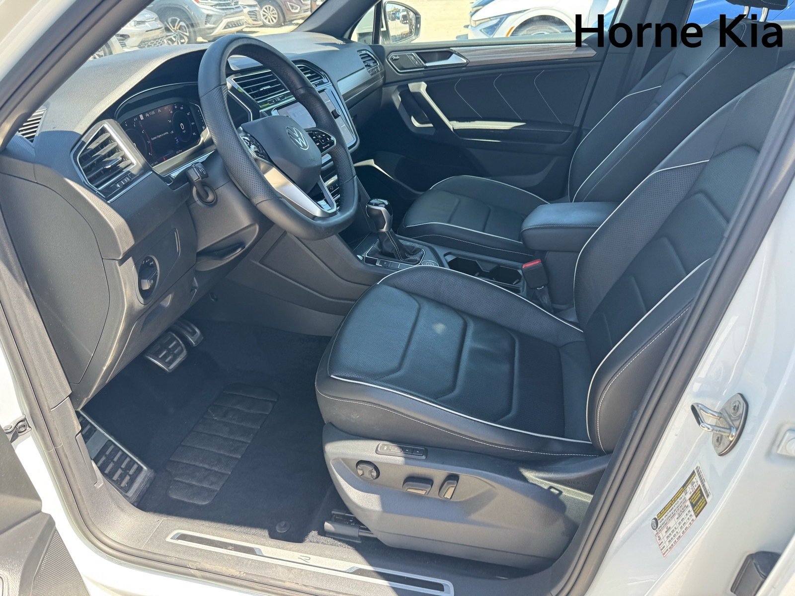 Used 2022 Volkswagen Tiguan SEL R-Line AWD/4WD image 10