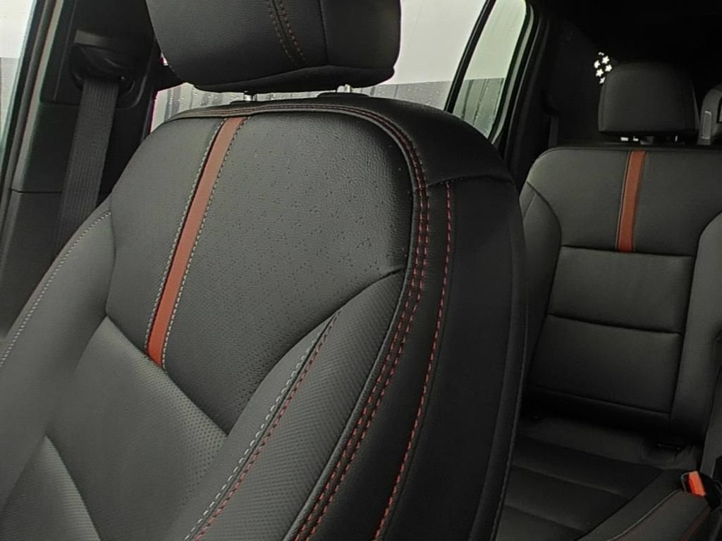 Used 2025 Chevrolet Traverse RS w/ LPO, Floor Liner Package FWD image 9
