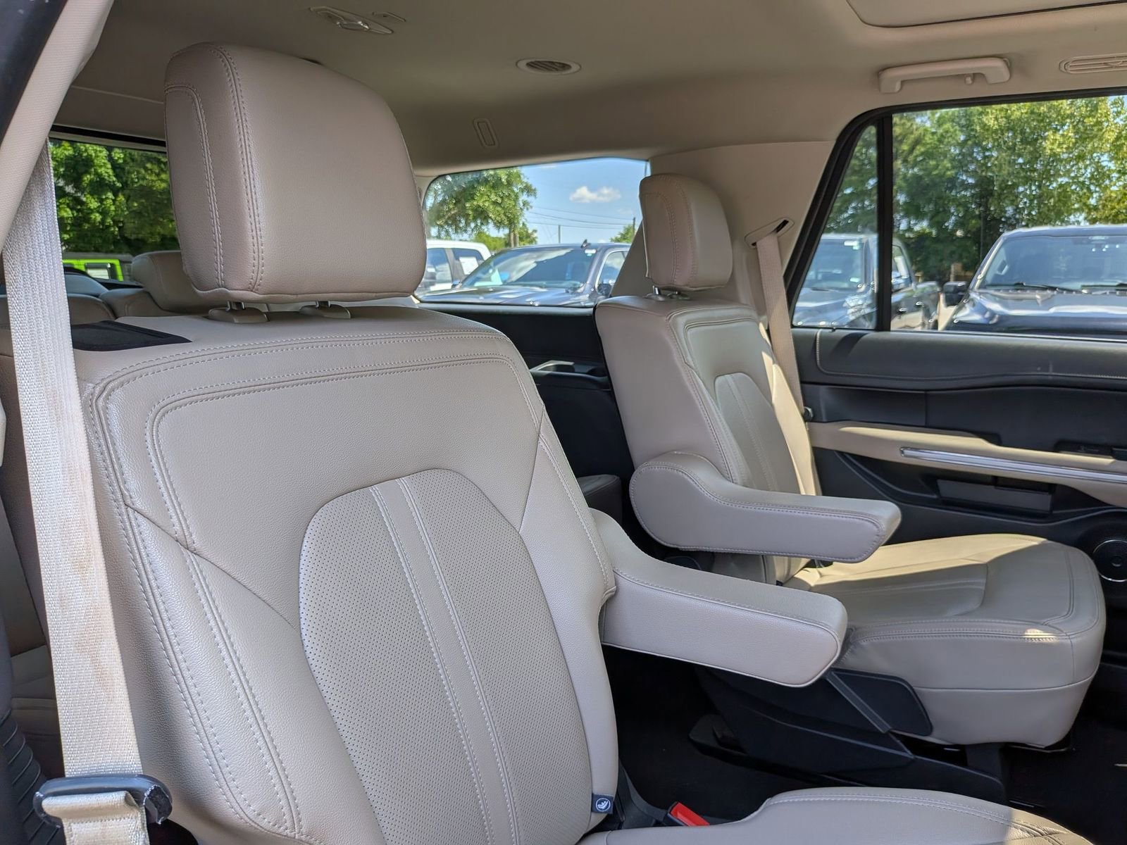 Used 2024 Ford Expedition Limited RWD image 36