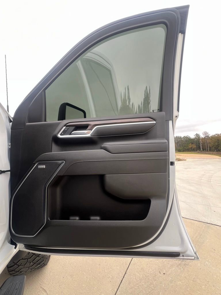 Used 2025 GMC Sierra 2500 SLT w/ SLT Convenience Package image 17