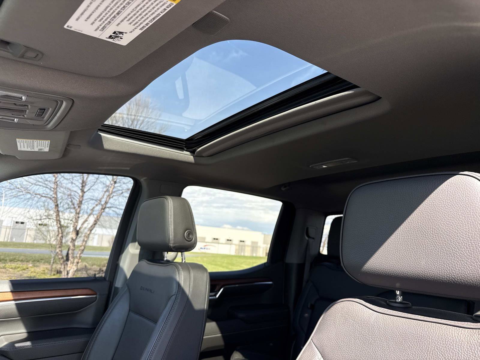 Used 2022 GMC Sierra 1500 Denali w/ Denali Reserve Package image 3