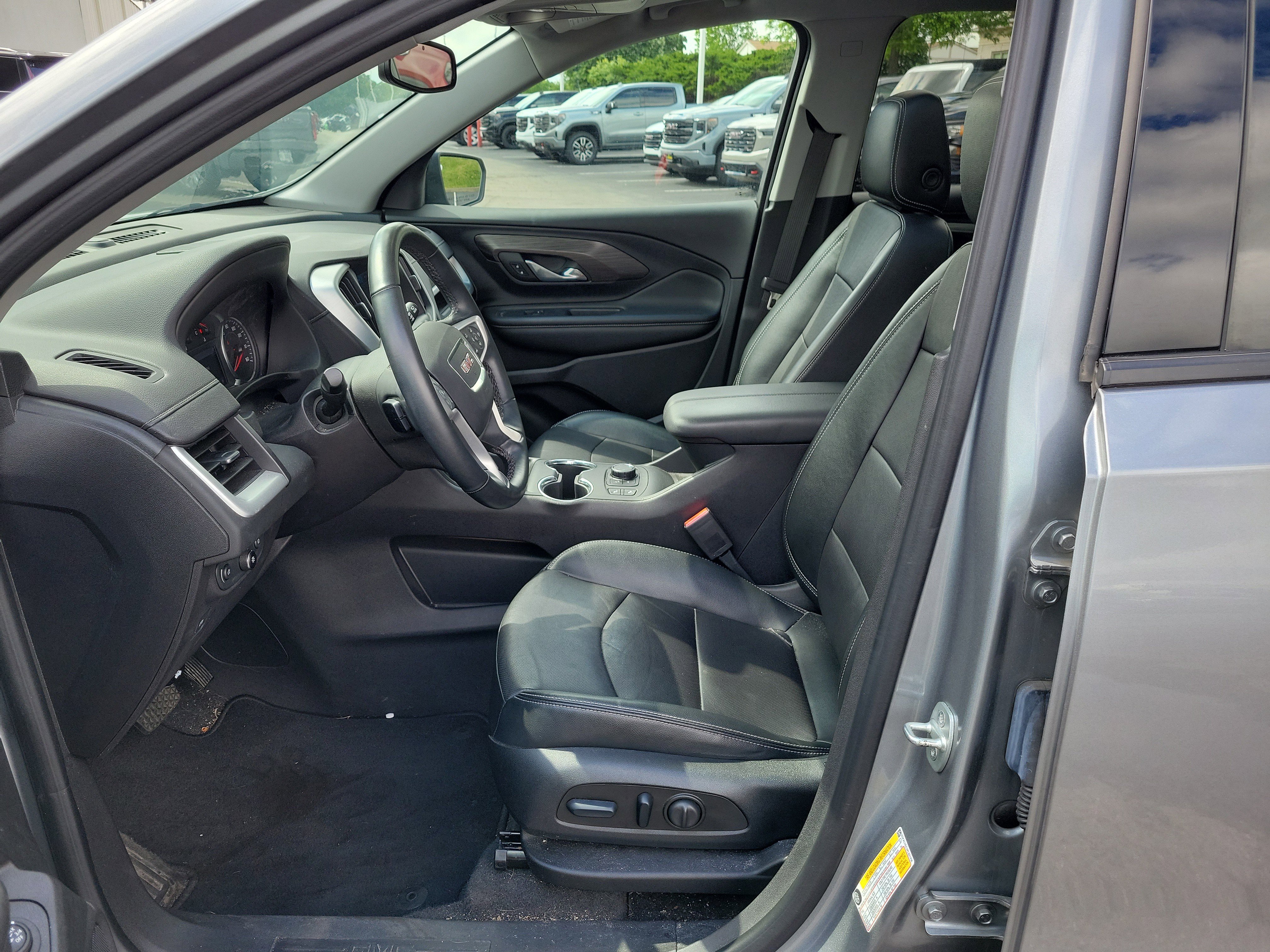 Used 2023 GMC Terrain SLT w/ Infotainment Package II AWD/4WD image 16
