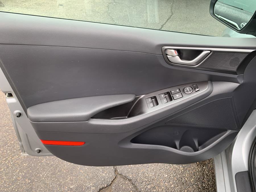 Used 2020 Hyundai Ioniq SE image 9
