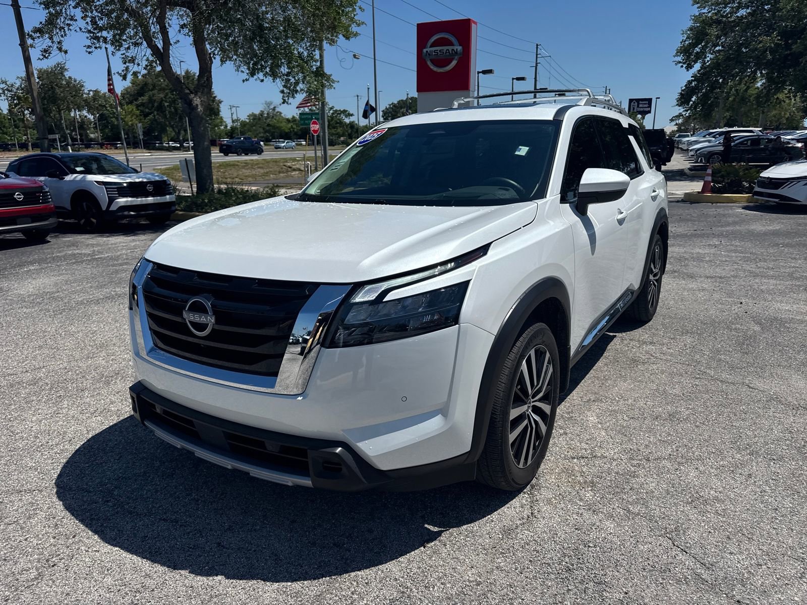 Certified 2025 Nissan Pathfinder Platinum w/ Cargo Package FWD image 2