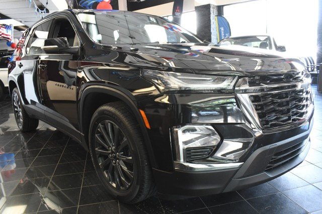 Used 2023 Chevrolet Traverse RS AWD/4WD image 3