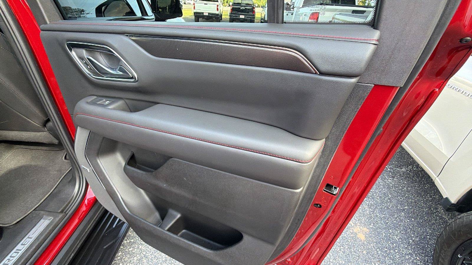 Used 2023 Chevrolet Suburban RST w/ Luxury Package AWD/4WD image 21