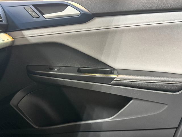Used 2024 Volkswagen Taos SE w/ Panoramic Sunroof Package image 38