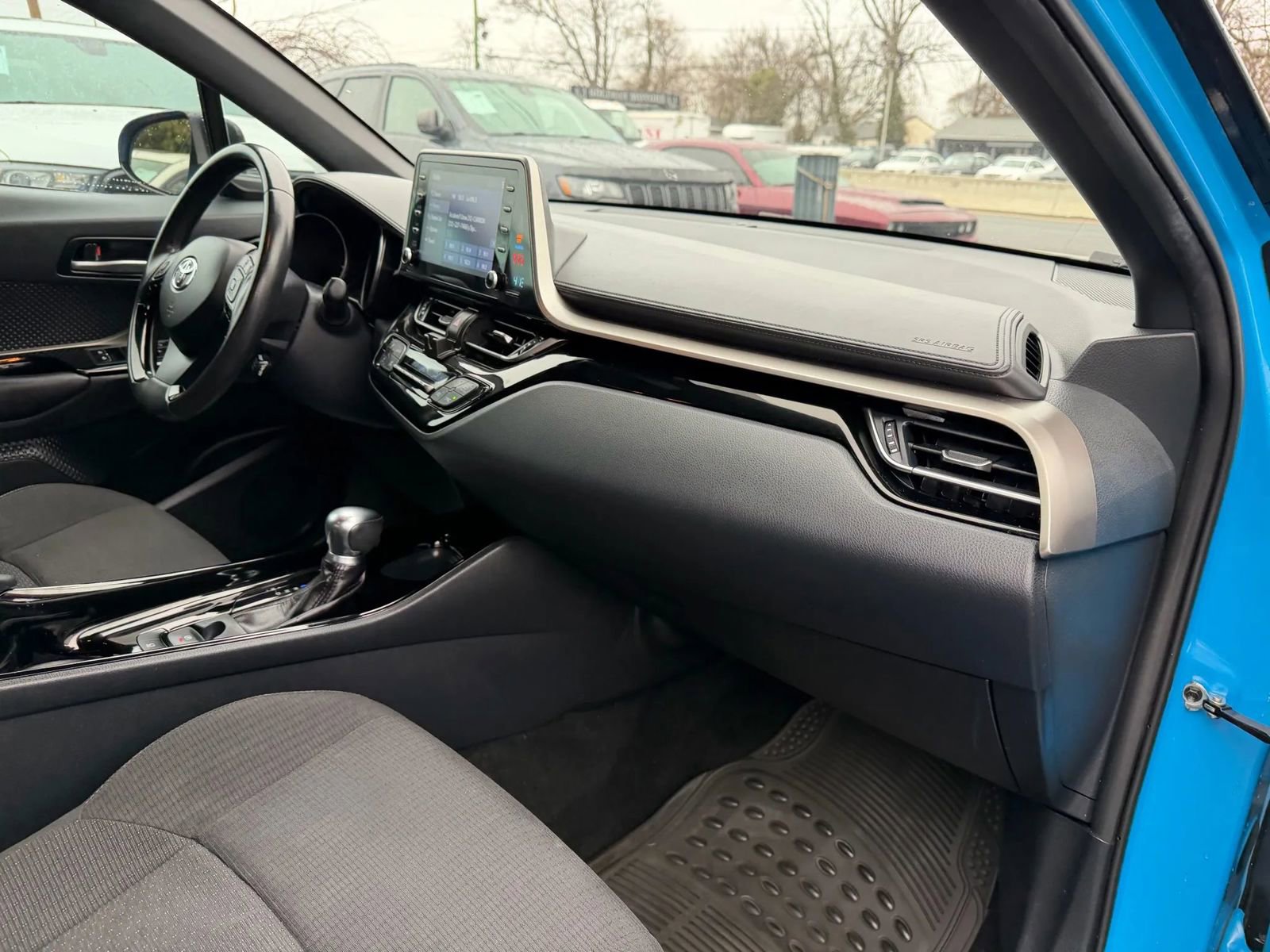 Used 2019 Toyota C-HR XLE image 22