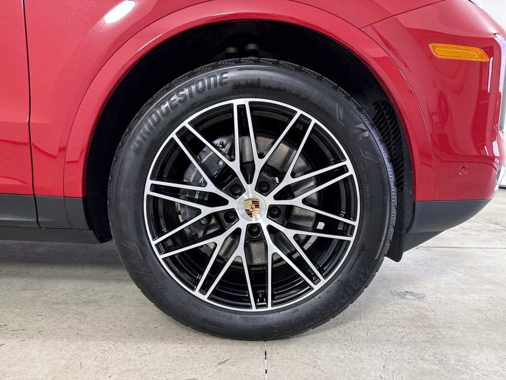 Certified 2025 Porsche Cayenne AWD/4WD image 15