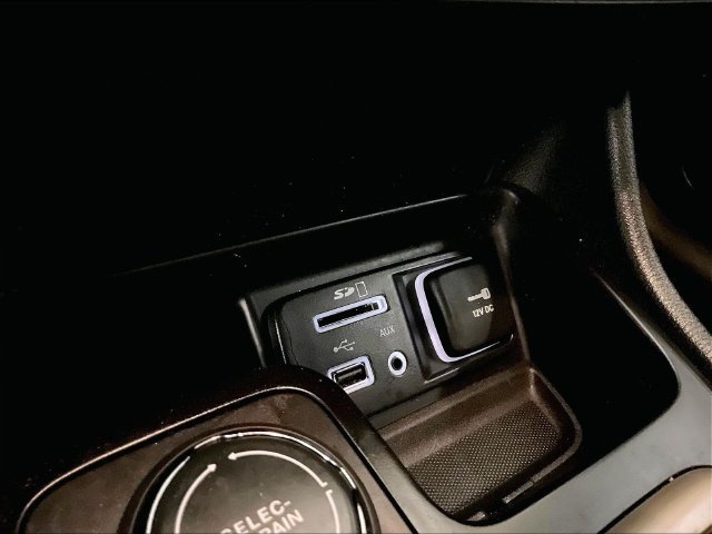 Used 2018 Jeep Cherokee Latitude w/ Cold Weather Group AWD/4WD image 32