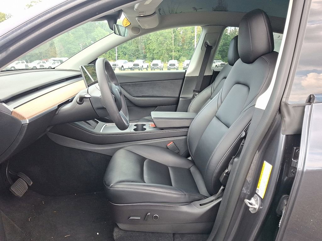 Used 2022 Tesla Model Y Long Range image 14