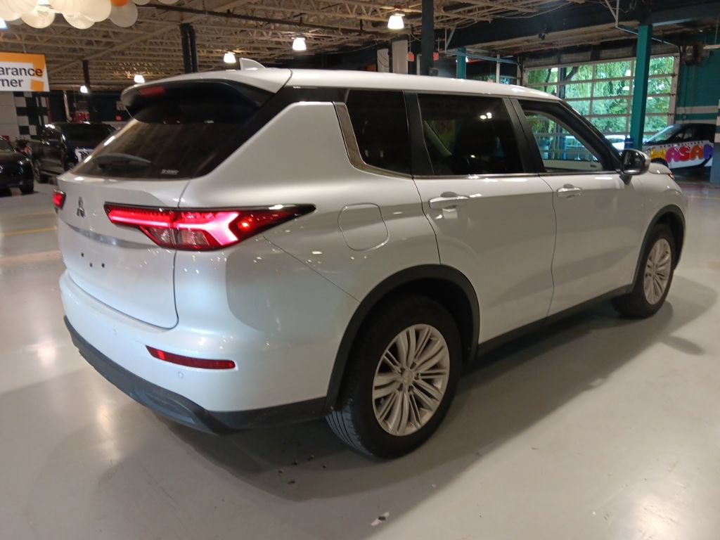 Used 2024 Mitsubishi Outlander ES AWD/4WD image 11