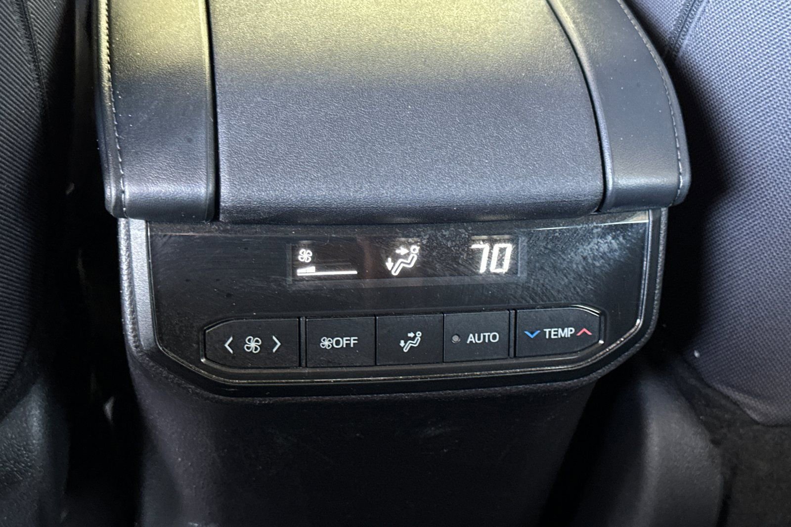 Used 2025 Toyota Highlander LE FWD image 15
