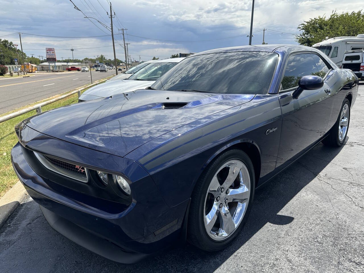 Used 2014 Dodge Challenger R/T RWD image 3
