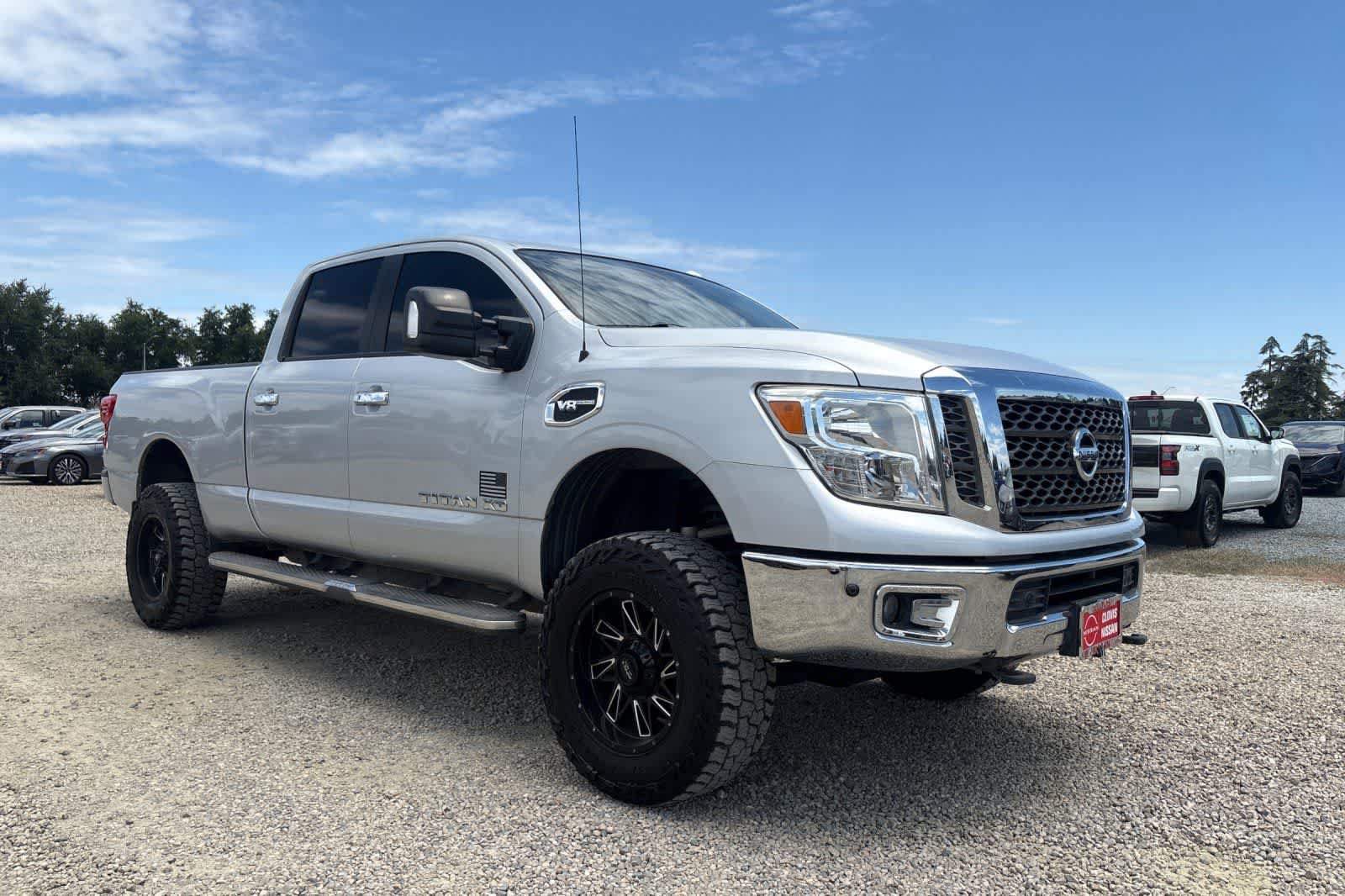 Used 2017 Nissan Titan SV AWD/4WD image 10