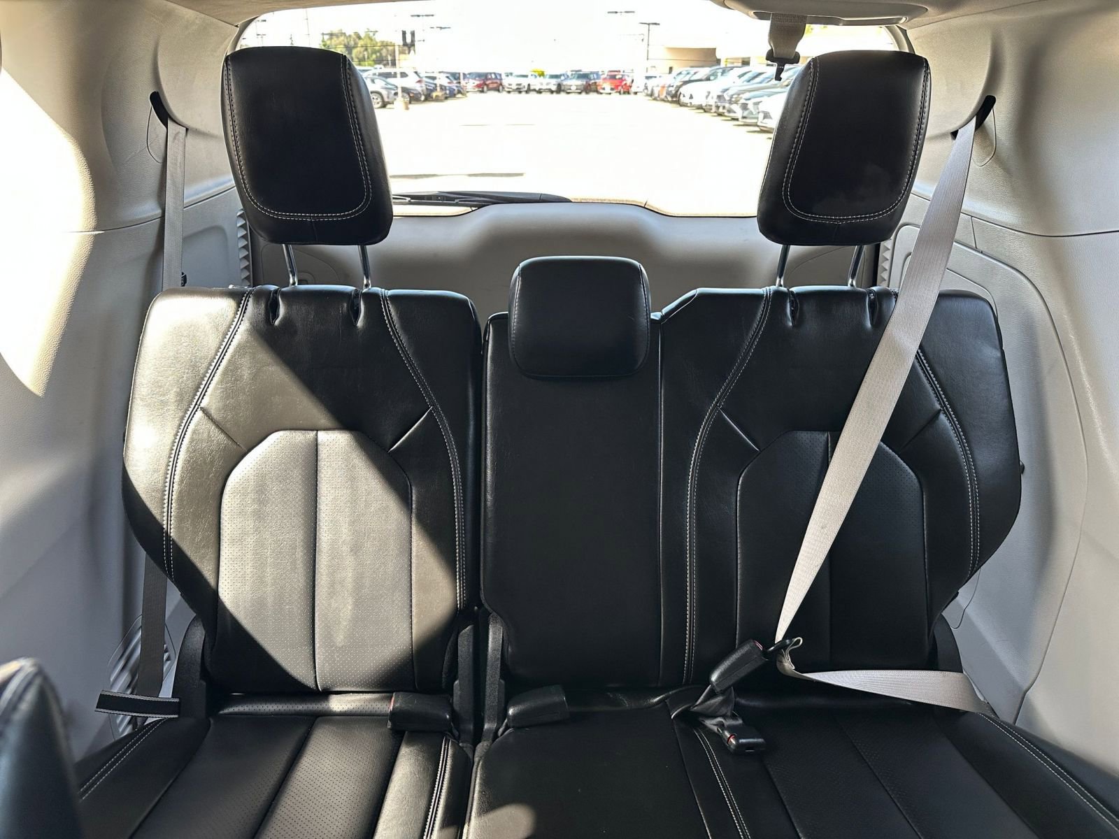 Used 2023 Chrysler Pacifica Touring-L image 30