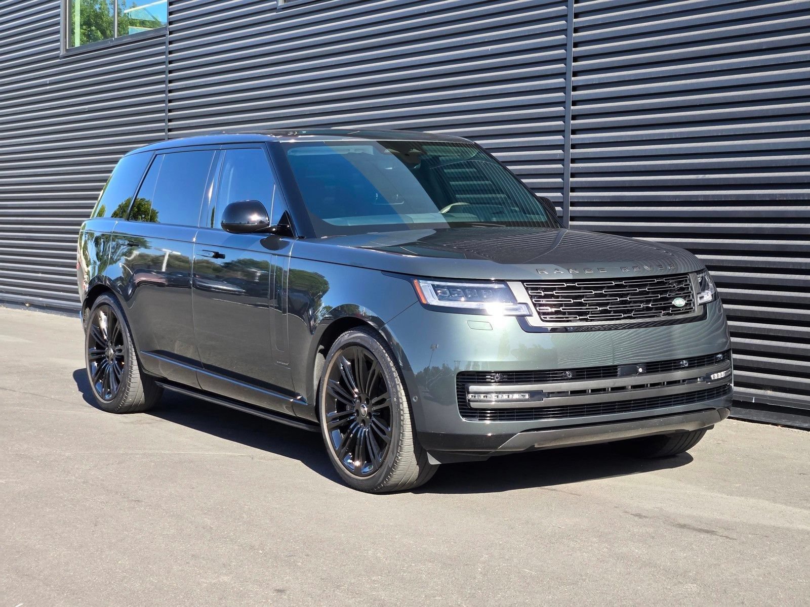 Used 2024 Land Rover Range Rover Long Wheelbase Autobiography AWD/4WD image 9