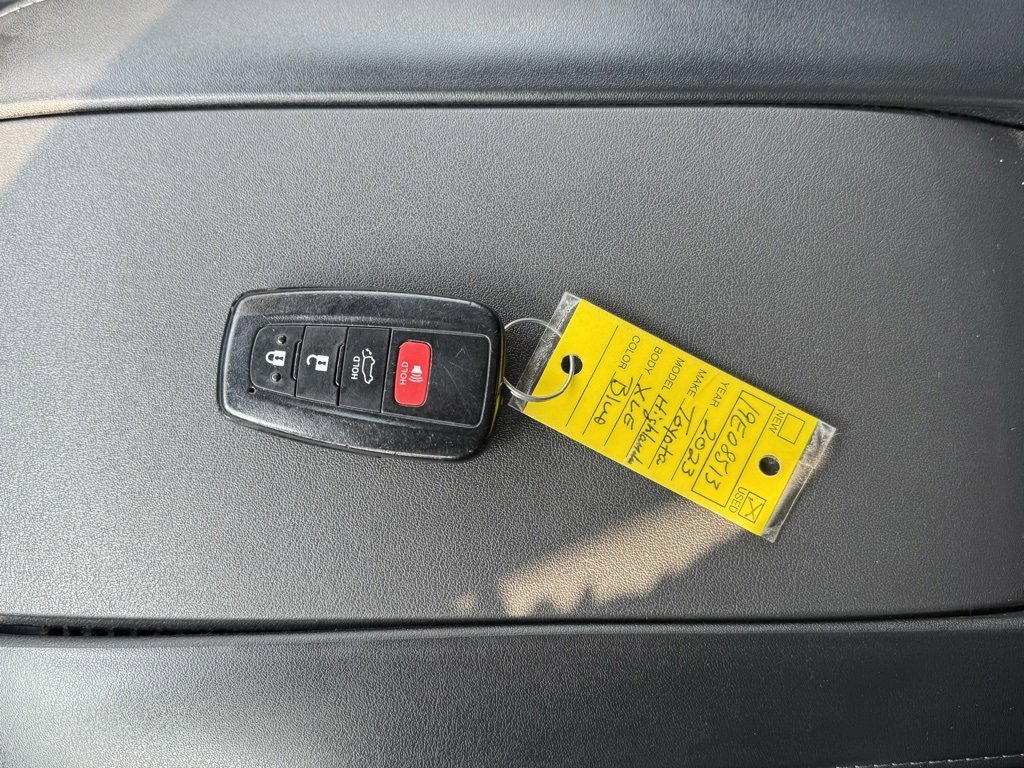 Used 2023 Toyota Highlander XLE image 28