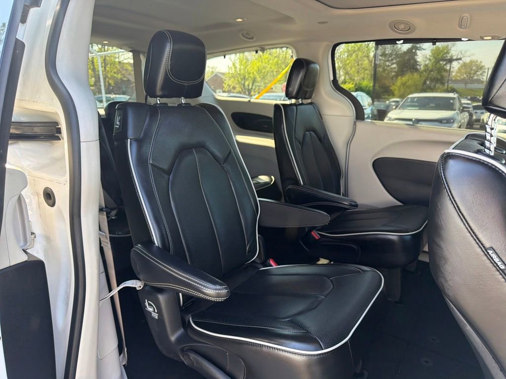 Used 2022 Chrysler Pacifica Limited image 47