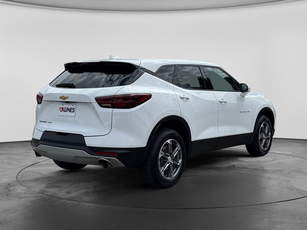 Used 2024 Chevrolet Blazer LT AWD/4WD image 9