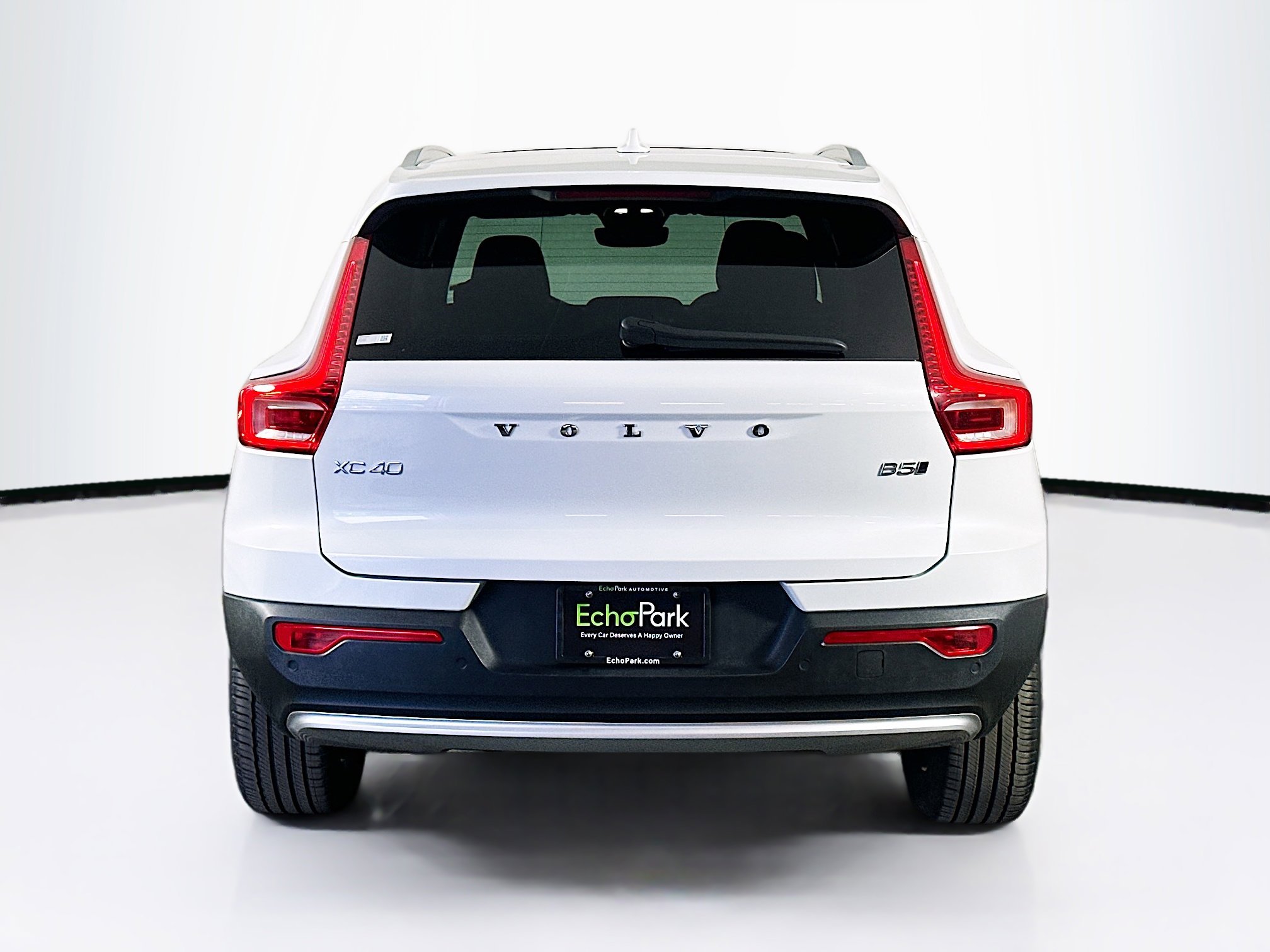 Used 2025 Volvo XC40 B5 Core image 7