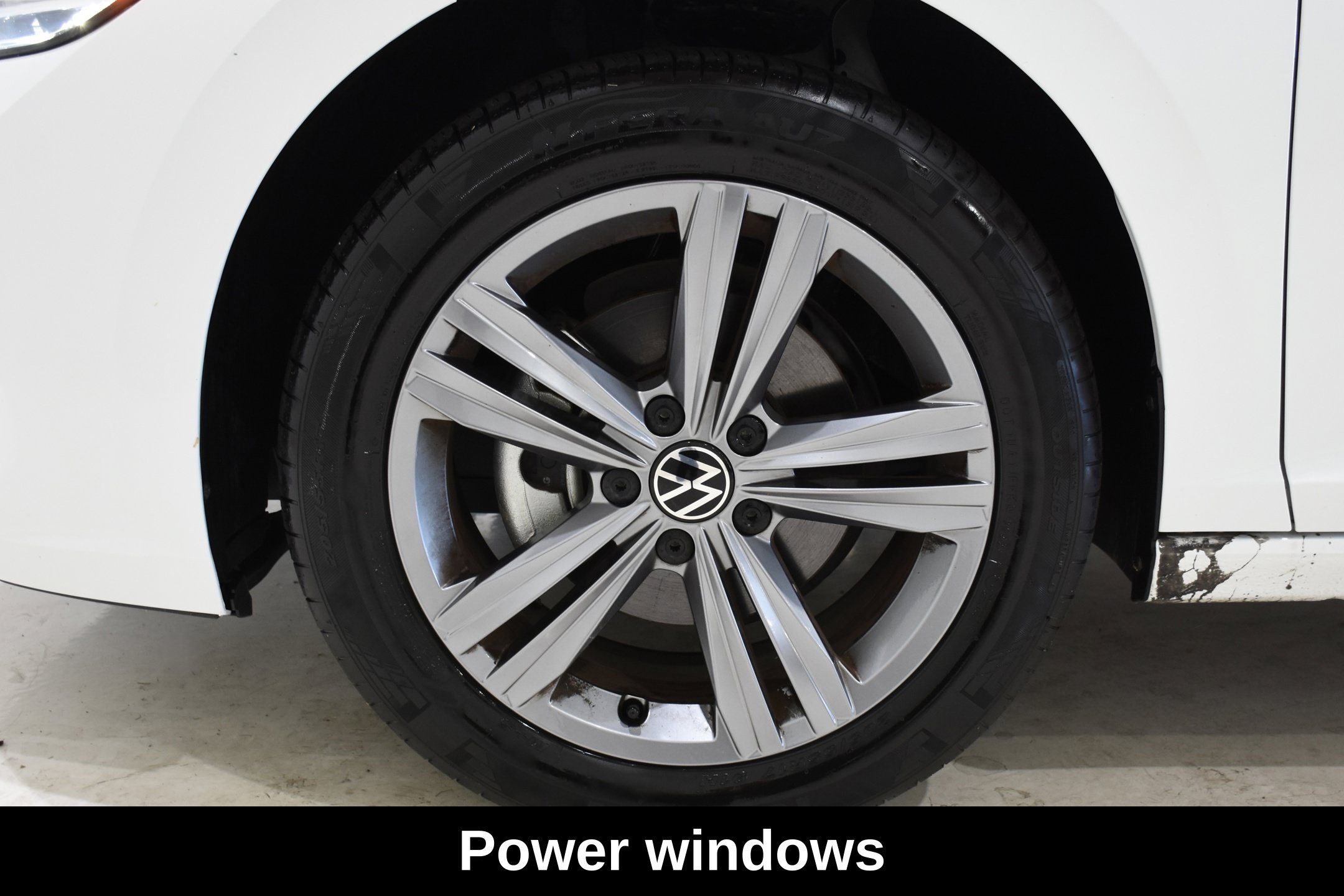 Used 2023 Volkswagen Jetta SE FWD image 9