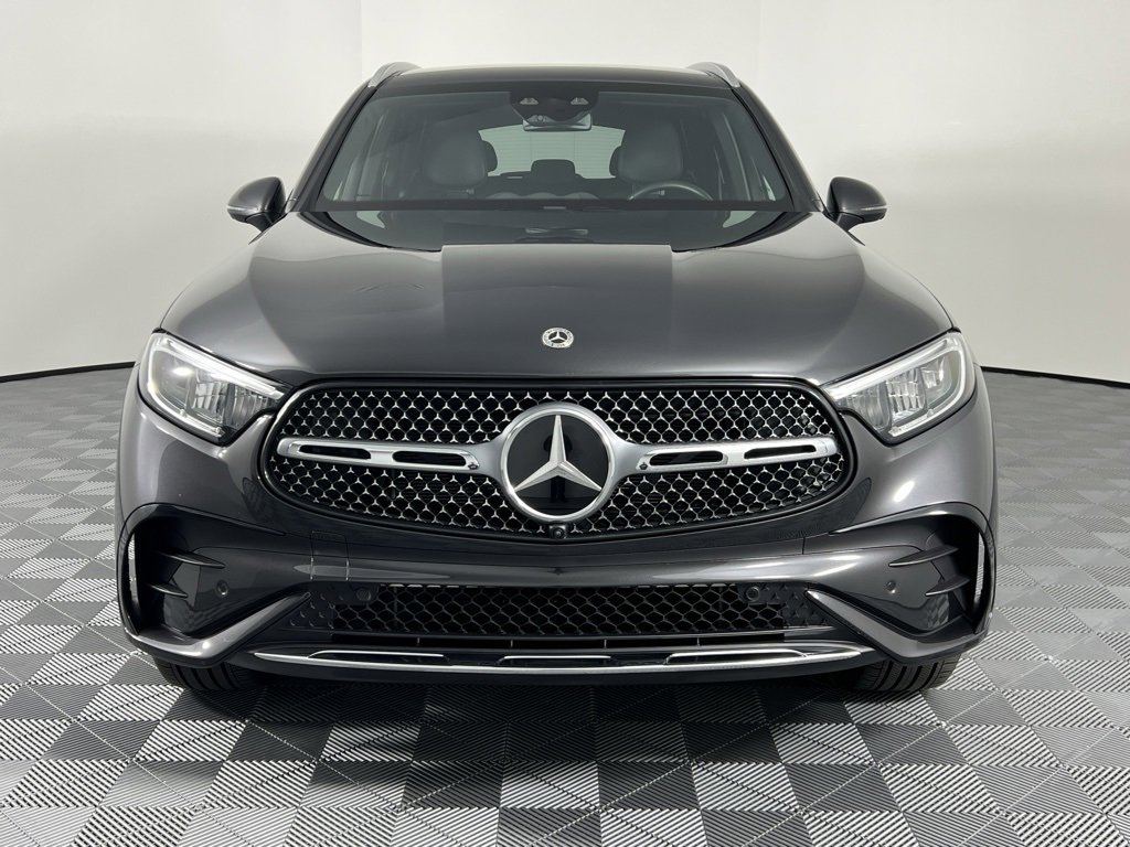 Used 2025 Mercedes-Benz GLC 300 4MATIC image 4