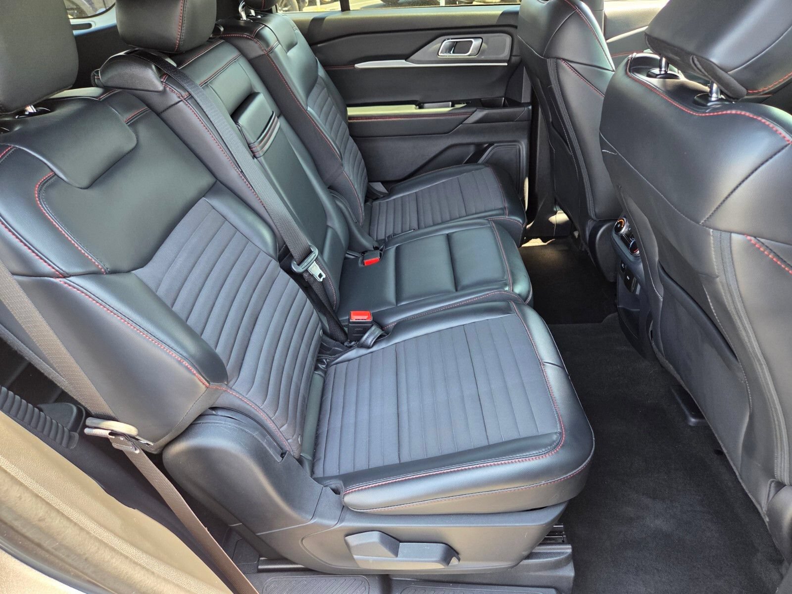 Certified 2025 Ford Explorer ST-Line RWD image 15