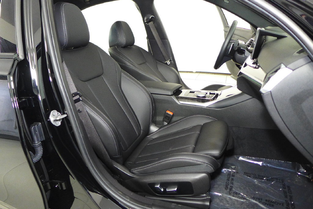 Used 2023 BMW 330i Sedan w/ Driving Assistance Package RWD image 19