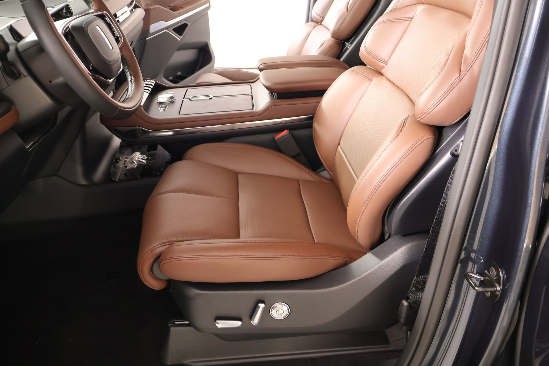 New 2026 Lincoln Navigator Reserve AWD/4WD image 12
